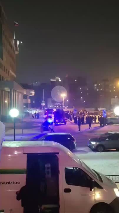 В социальных сетях появились сообщения об эвакуации сотрудников и посетителей Архангельского областного суда