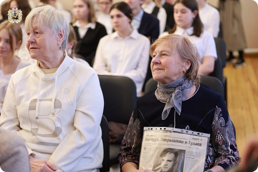 Архангельской школе №10 присвоили имя дважды Героя Советского Союза, летчика Николая Гулаева Архангельской школе №10 присвоили имя дважды Героя Советского Союза, летчика Николая Гулаева