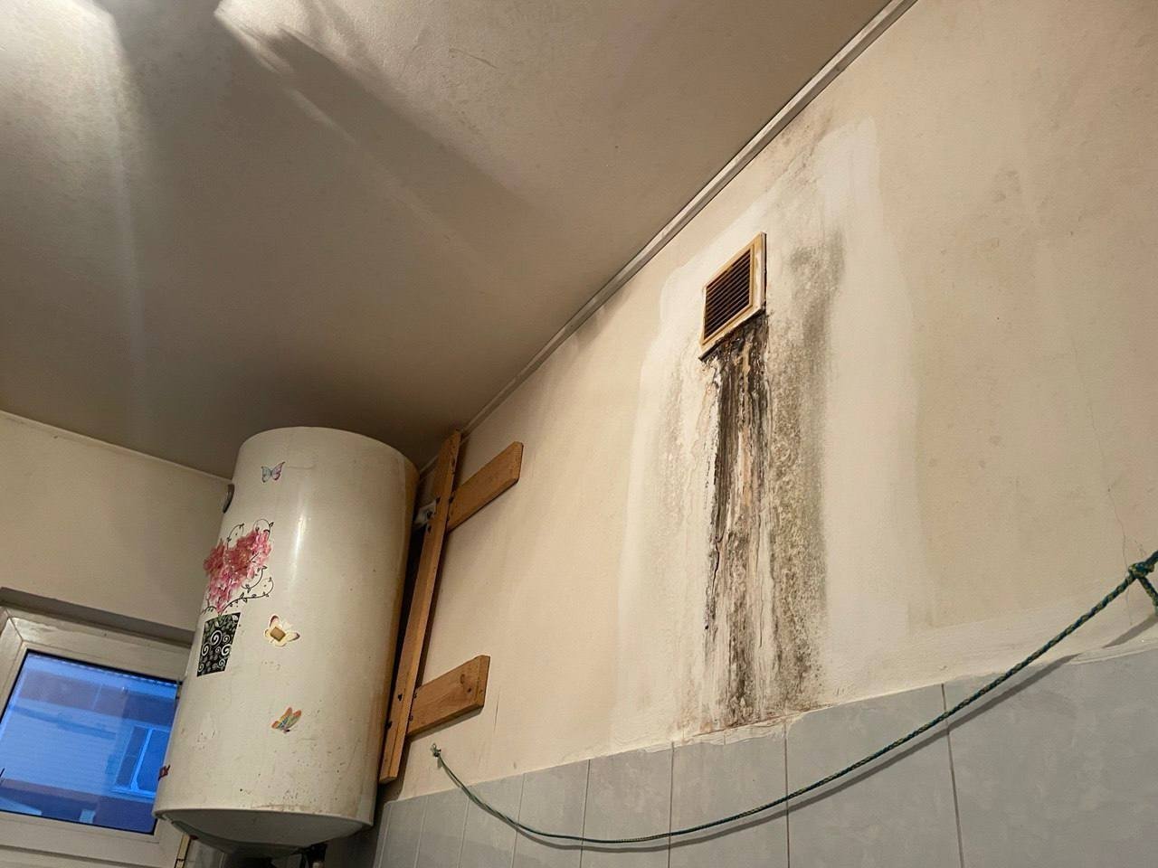 Жители дома №10 на ул. Радужной в Коноше возмущены бездействием своей управляющей компании! Жители дома №10 на ул. Радужной в Коноше возмущены бездействием своей управляющей компании!