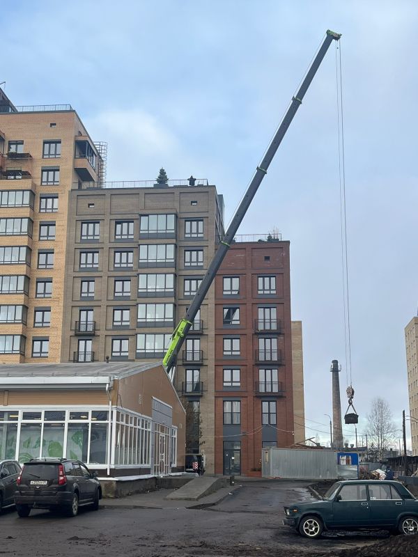 Такого в Архангельске ещё не было: деревья высадили на крыше новостройки