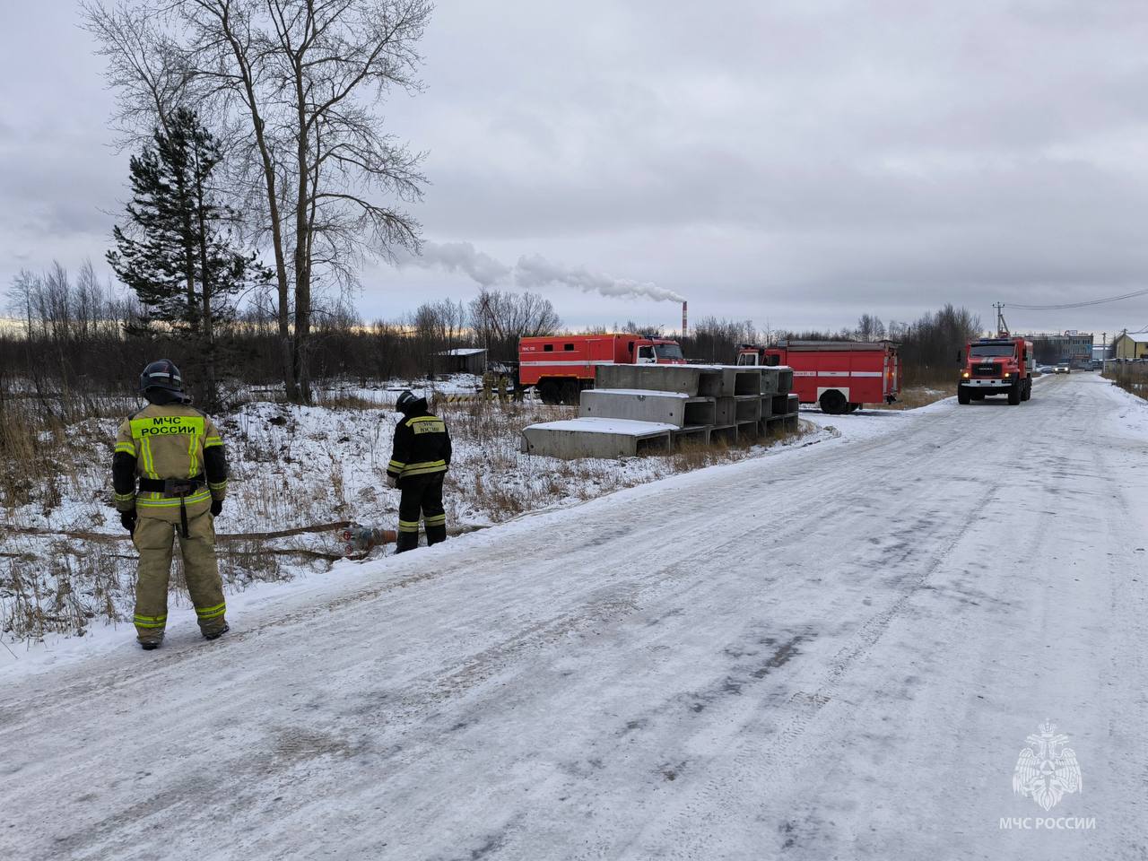 В Архангельской области прошли практические занятия по отработке подачи воды с использованием передвижных насосных станций и рукавных автомобилей В Архангельской области прошли практические занятия по отработке подачи воды с использованием передвижных насосных станций и рукавных автомобилей
