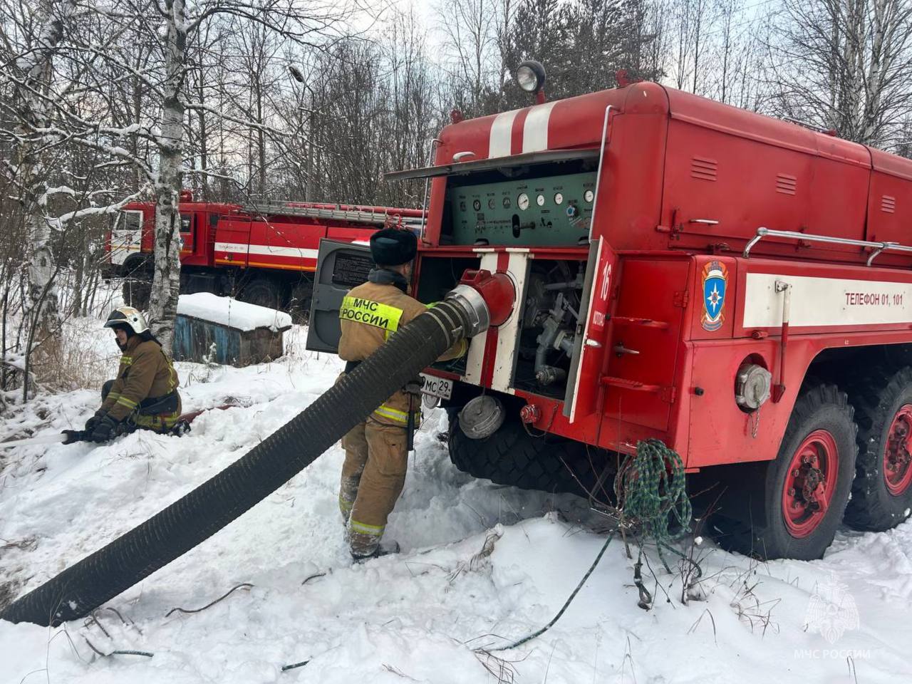В Архангельской области прошли практические занятия по отработке подачи воды с использованием передвижных насосных станций и рукавных автомобилей В Архангельской области прошли практические занятия по отработке подачи воды с использованием передвижных насосных станций и рукавных автомобилей
