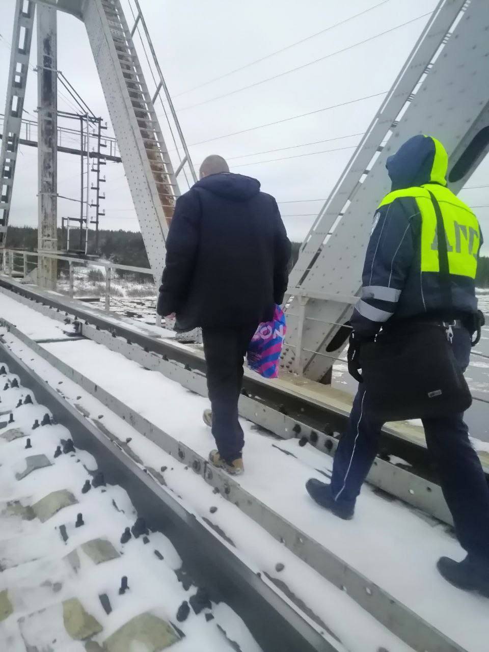 19 ноября в ОМВД России "Пинежский" поступило сообщение от неравнодушного жителя п. Ясный, который сообщил о том, что в п. Ясный ездит снегоход водитель которого находится в состоянии опьянения 19 ноября в ОМВД России "Пинежский" поступило сообщение от неравнодушного жителя п. Ясный, который сообщил о том, что в п. Ясный ездит снегоход водитель которого находится в состоянии опьянения