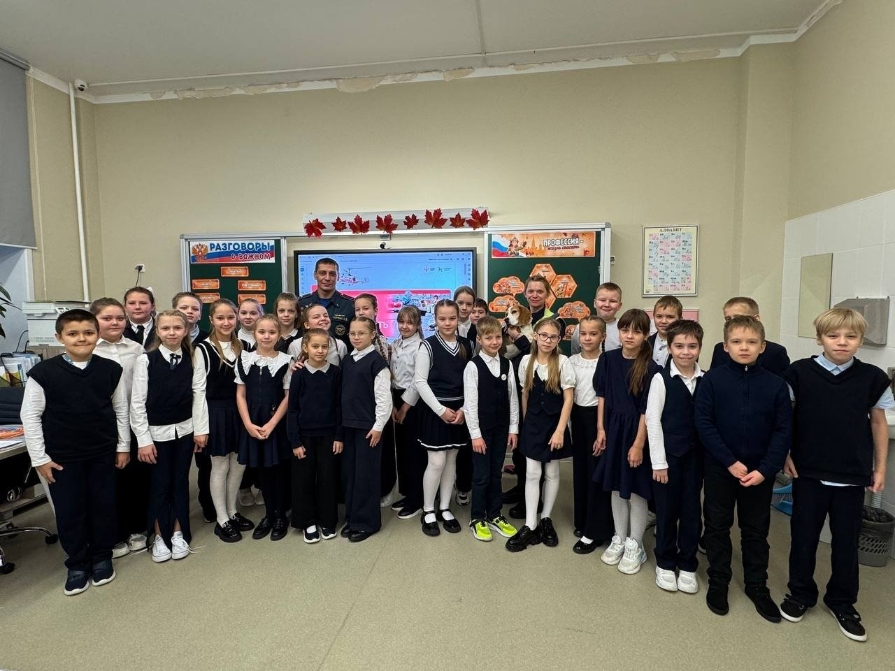 Школьники узнали о профессии кинолог-спасатель Школьники узнали о профессии кинолог-спасатель