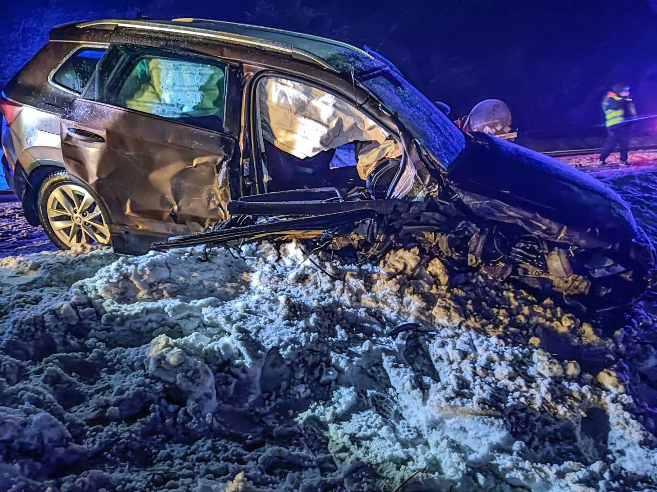 На федеральной трассе в Приморском округе столкнулись бензовоз и легковой автомобиль На федеральной трассе в Приморском округе столкнулись бензовоз и легковой автомобиль