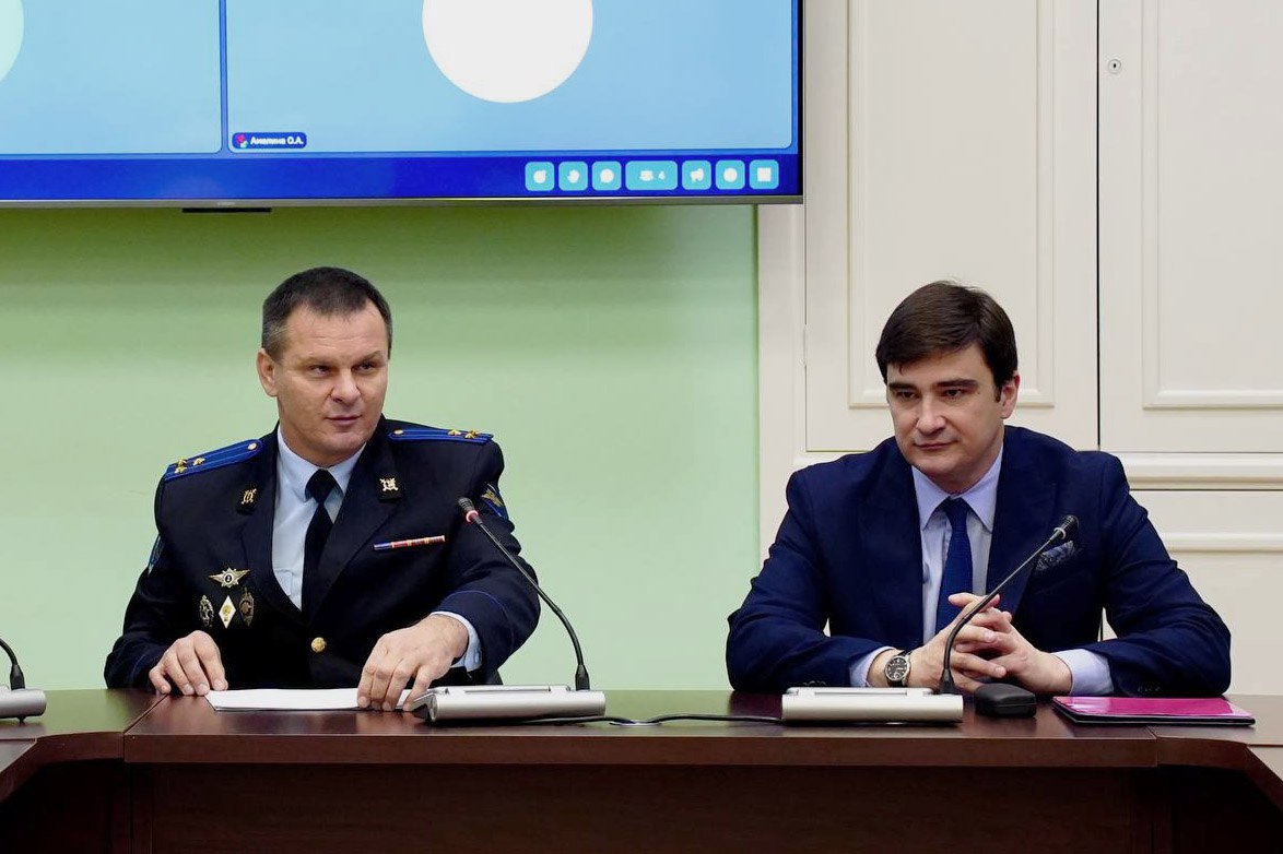 Врио начальника УМВД России по Архангельской области полковник юстиции Алексей Ситников совместно с исполняющим обязанности ректора Северного (Арктического) федерального университета Михаилом Даниловым провели совещание... Врио начальника УМВД России по Архангельской области полковник юстиции Алексей Ситников совместно с исполняющим обязанности ректора Северного (Арктического) федерального университета Михаилом Даниловым провели совещание...