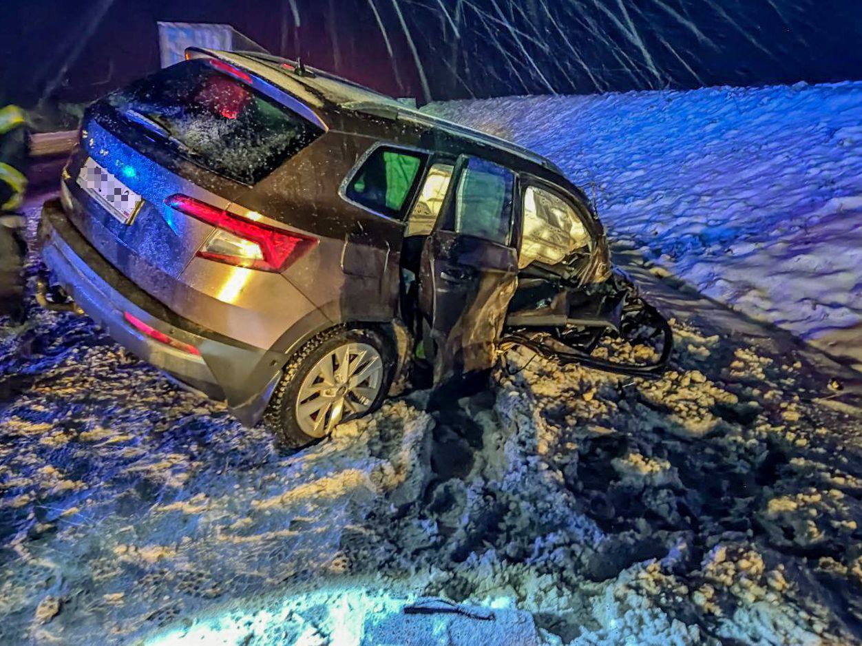На федеральной трассе в Приморском округе столкнулись бензовоз и легковой автомобиль На федеральной трассе в Приморском округе столкнулись бензовоз и легковой автомобиль
