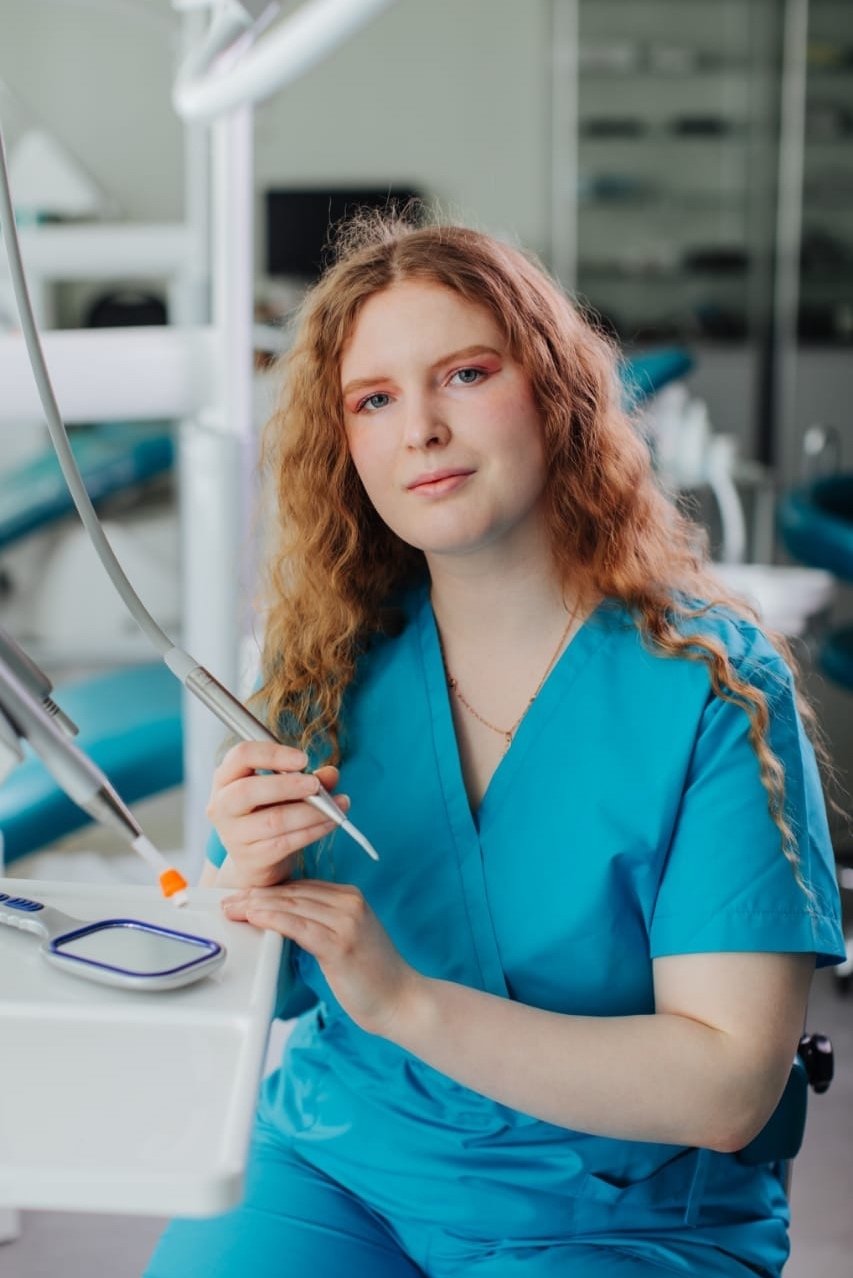 В Лешуконской ЦРБ работает молодой специалист — врач-стоматолог Наталья Губинская