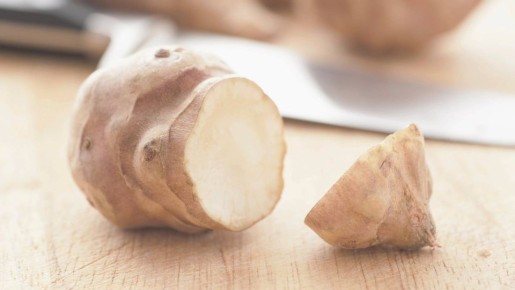 Вместо капусты с морковкой: диетический салат из топинамбура удивит и гостей, и домашних