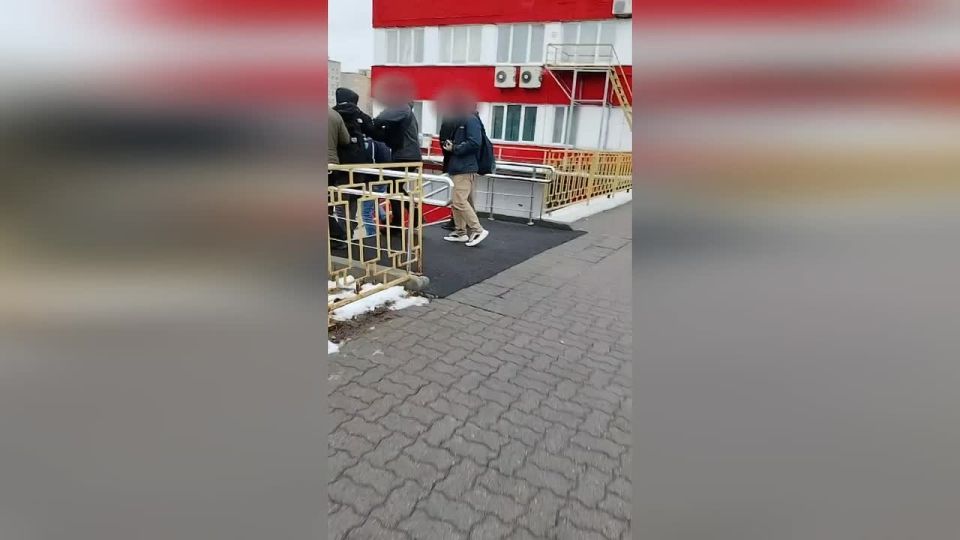 Сотрудниками регионального управления ФСБ возле железнодорожного вокзала «Архангельск» задержан 22-летний житель столицы Поморья