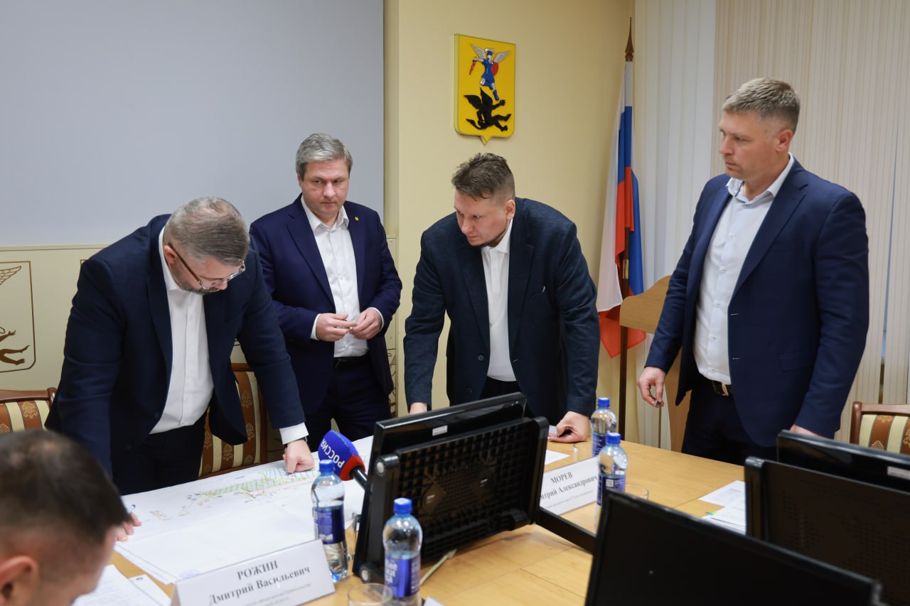 В администрации города вновь состоялось совещание при первом заместителе председателя регионального правительства Дмитрии Рожине В администрации города вновь состоялось совещание при первом заместителе председателя регионального правительства Дмитрии Рожине