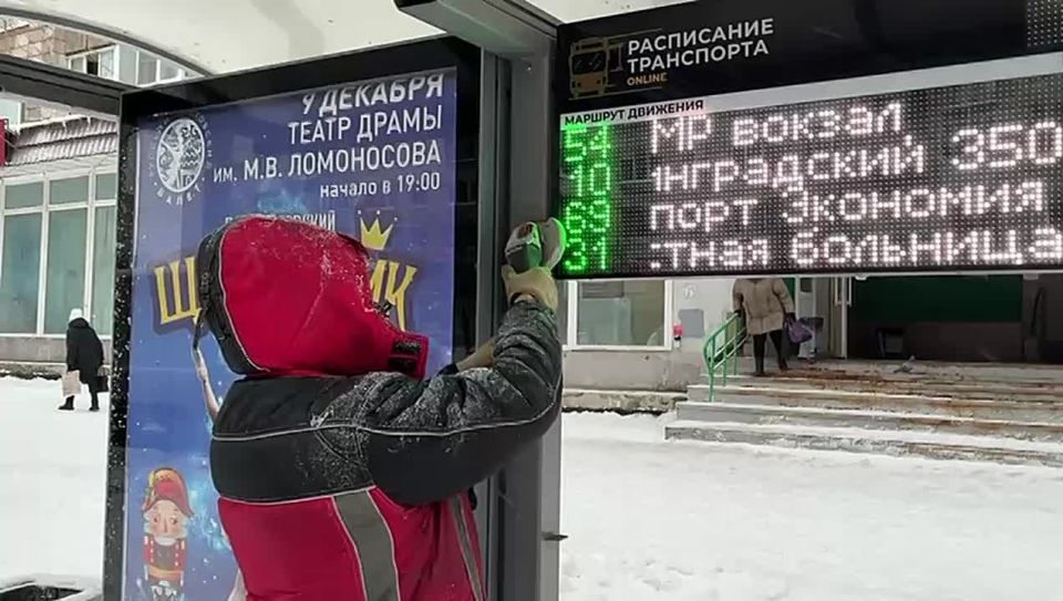 Поработали с огоньком!. Компания "Факел" продолжает оснащать павильоны ожидания электронными табло