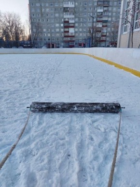 У ФОК "Росток" началась заливка катка