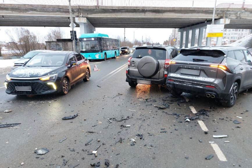 В Северодвинске произошло ДТП с участием трёх машин