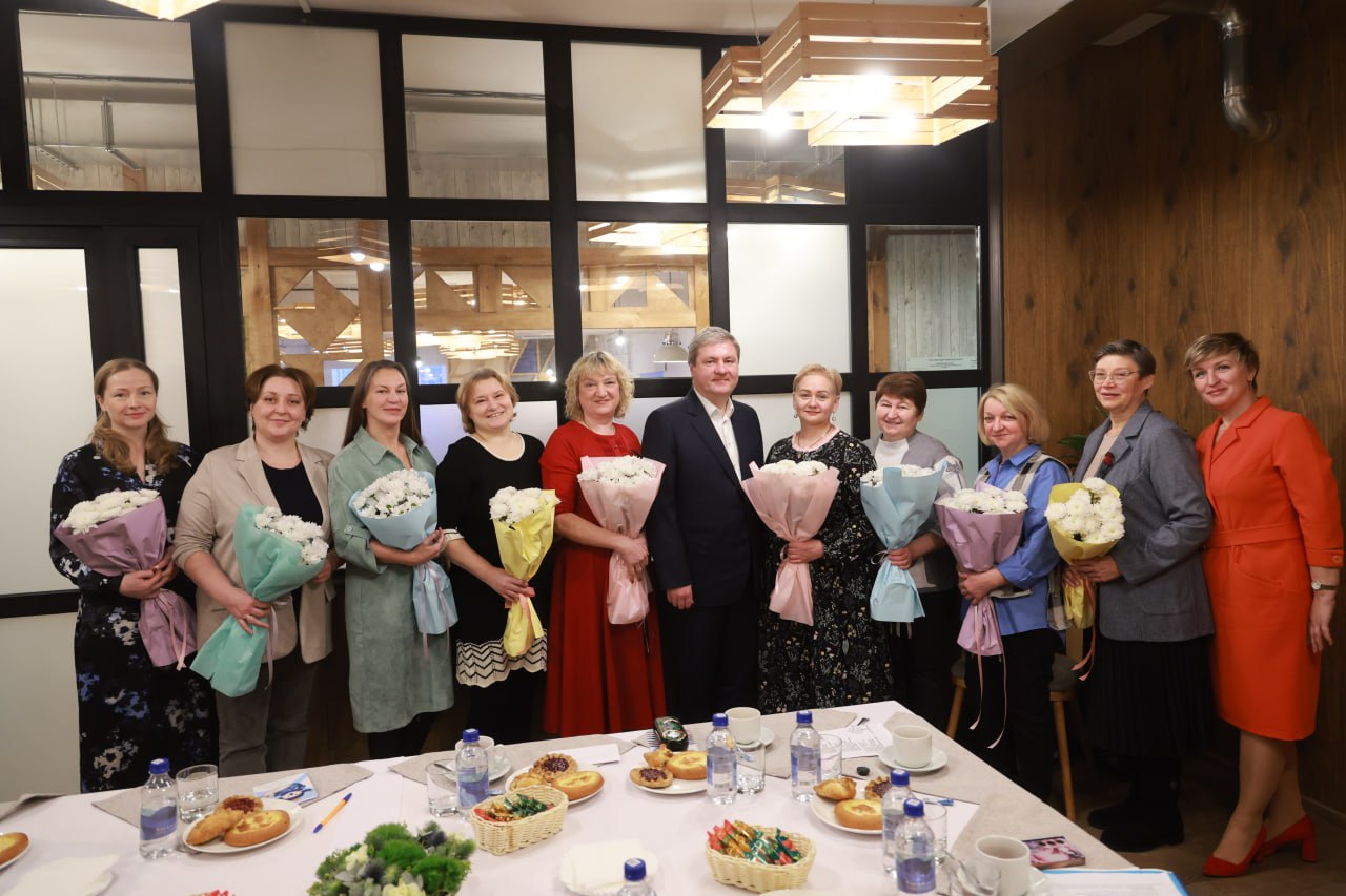 В канун Дня матери мы собрались за одним столом с активными участницами общественной организации «Приемная семья» В канун Дня матери мы собрались за одним столом с активными участницами общественной организации «Приемная семья»