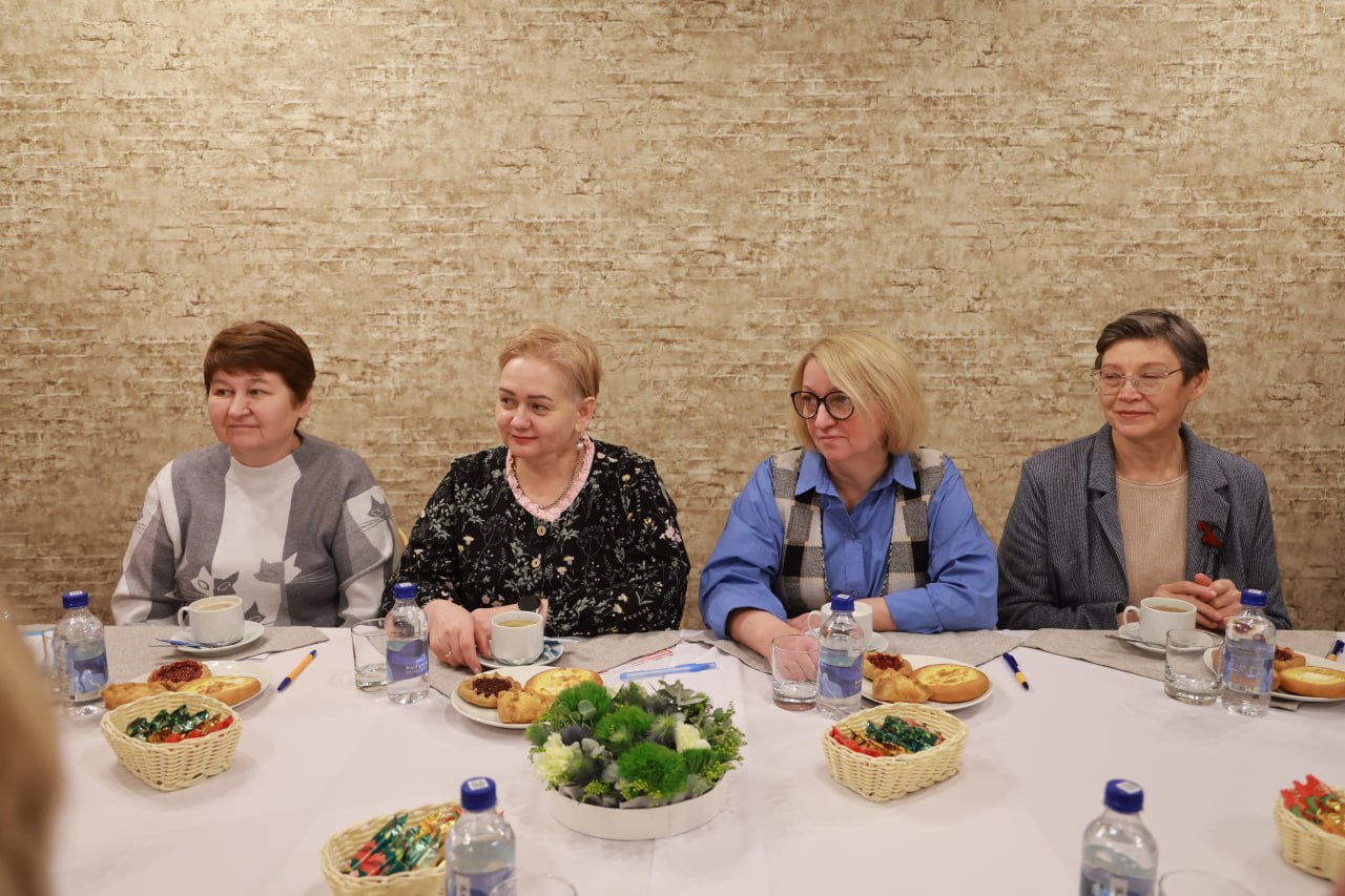 В канун Дня матери мы собрались за одним столом с активными участницами общественной организации «Приемная семья» В канун Дня матери мы собрались за одним столом с активными участницами общественной организации «Приемная семья»