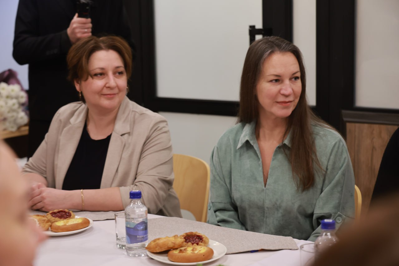 В канун Дня матери мы собрались за одним столом с активными участницами общественной организации «Приемная семья» В канун Дня матери мы собрались за одним столом с активными участницами общественной организации «Приемная семья»