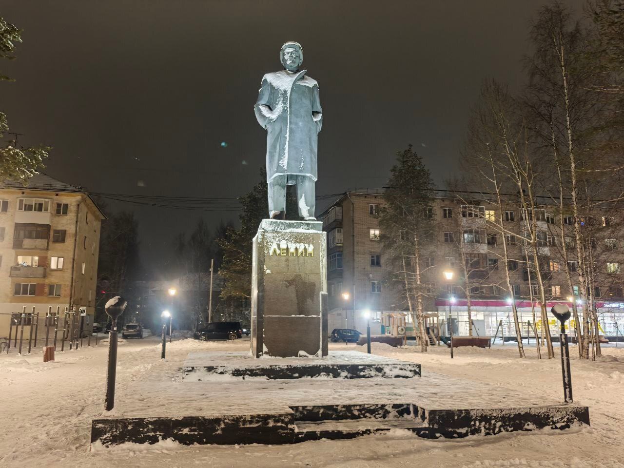 В Архангельске обновили памятк Ленину