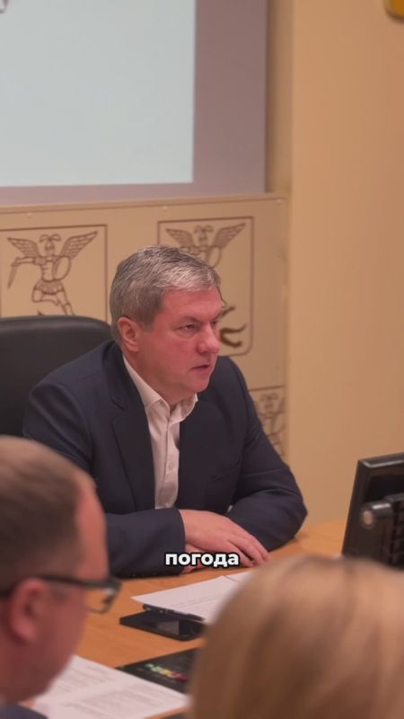 Найти оптимальные подходы к обработке тротуаров сегодня поручил МДУ на общегородской планерке