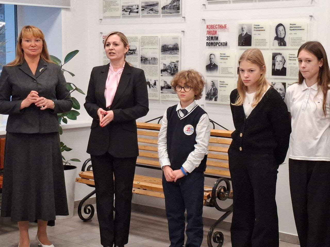 Сегодня на первой городской конференции: " Спектр возможностей или по стопам Я.И.Лейценгера" в 14 школе собрались исследовали работ известного фотографа – учащиеся и педагоги школ Архангельска