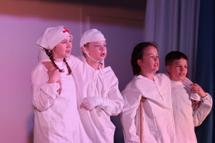 Пятиклассники школы №11 показали пронзительный и необычный спектакль о войне