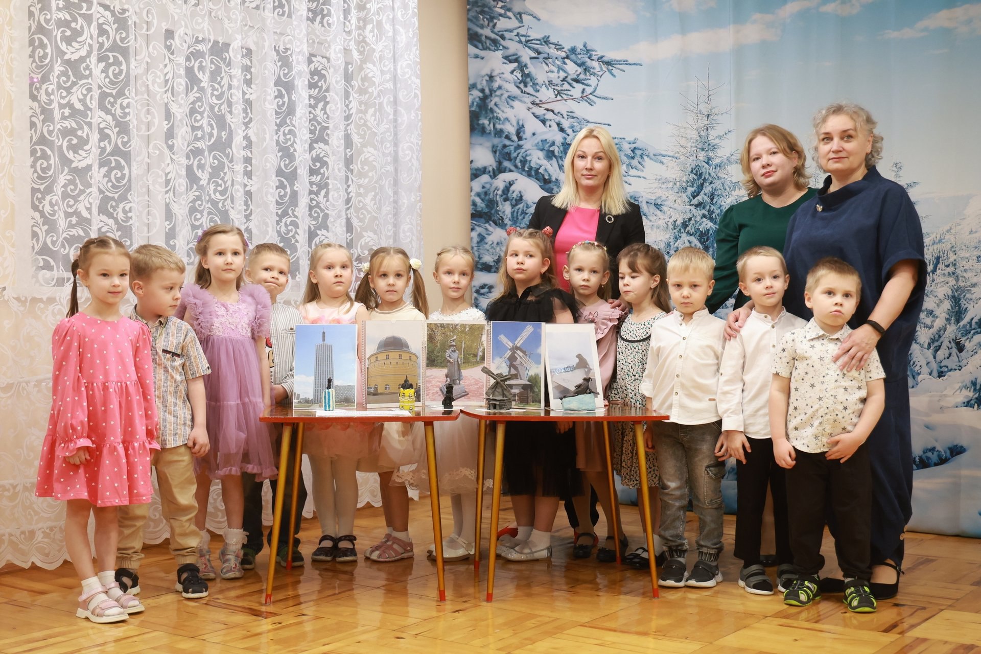 Авторов видеороликов «Мой родной край» отметили наградами от администрации города Авторов видеороликов «Мой родной край» отметили наградами от администрации города