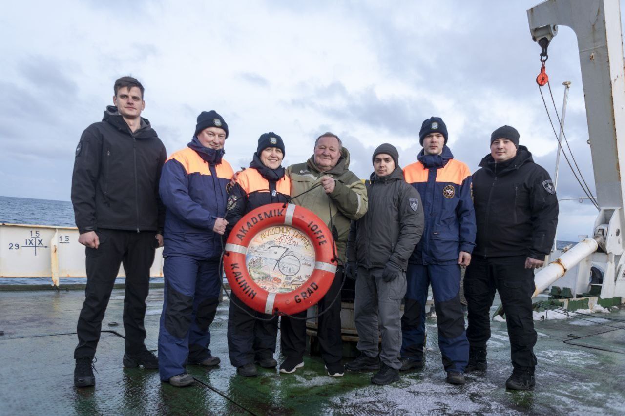 В Карском море завершилась экспедиция с участием спасателей МЧС России В Карском море завершилась экспедиция с участием спасателей МЧС России