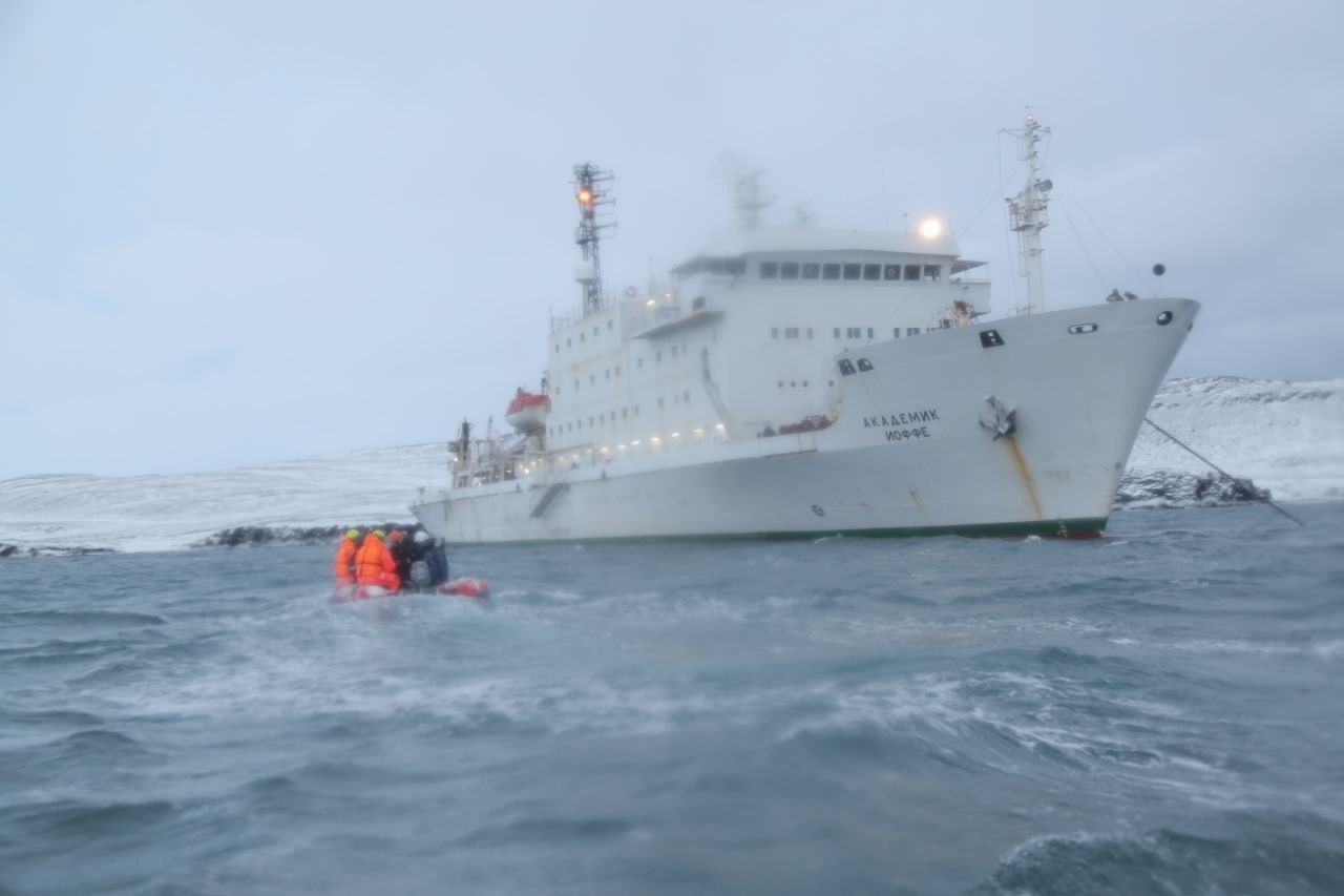 В Карском море завершилась экспедиция с участием спасателей МЧС России