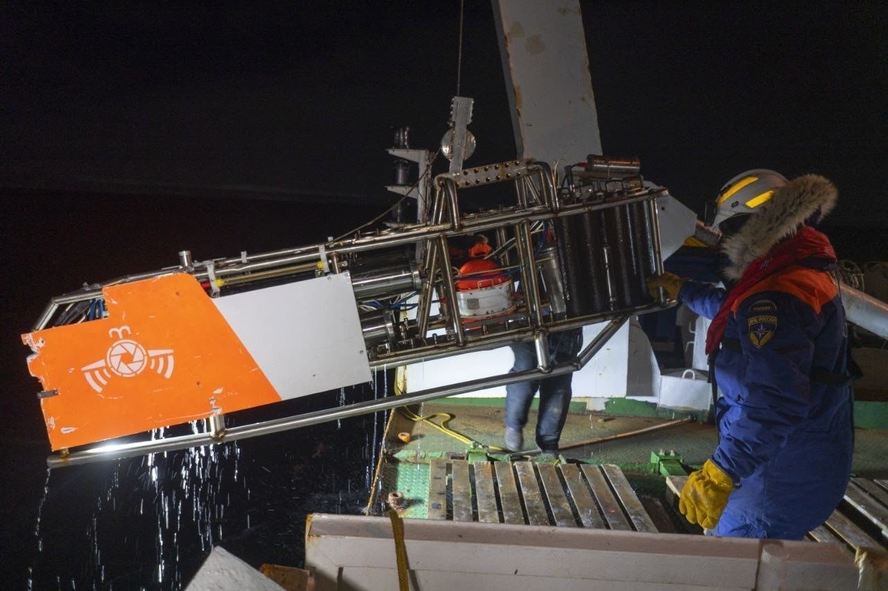 Эпичные кадры МЧС. В Карском море завершилась экспедиция с участием спасателей МЧС России Эпичные кадры МЧС. В Карском море завершилась экспедиция с участием спасателей МЧС России