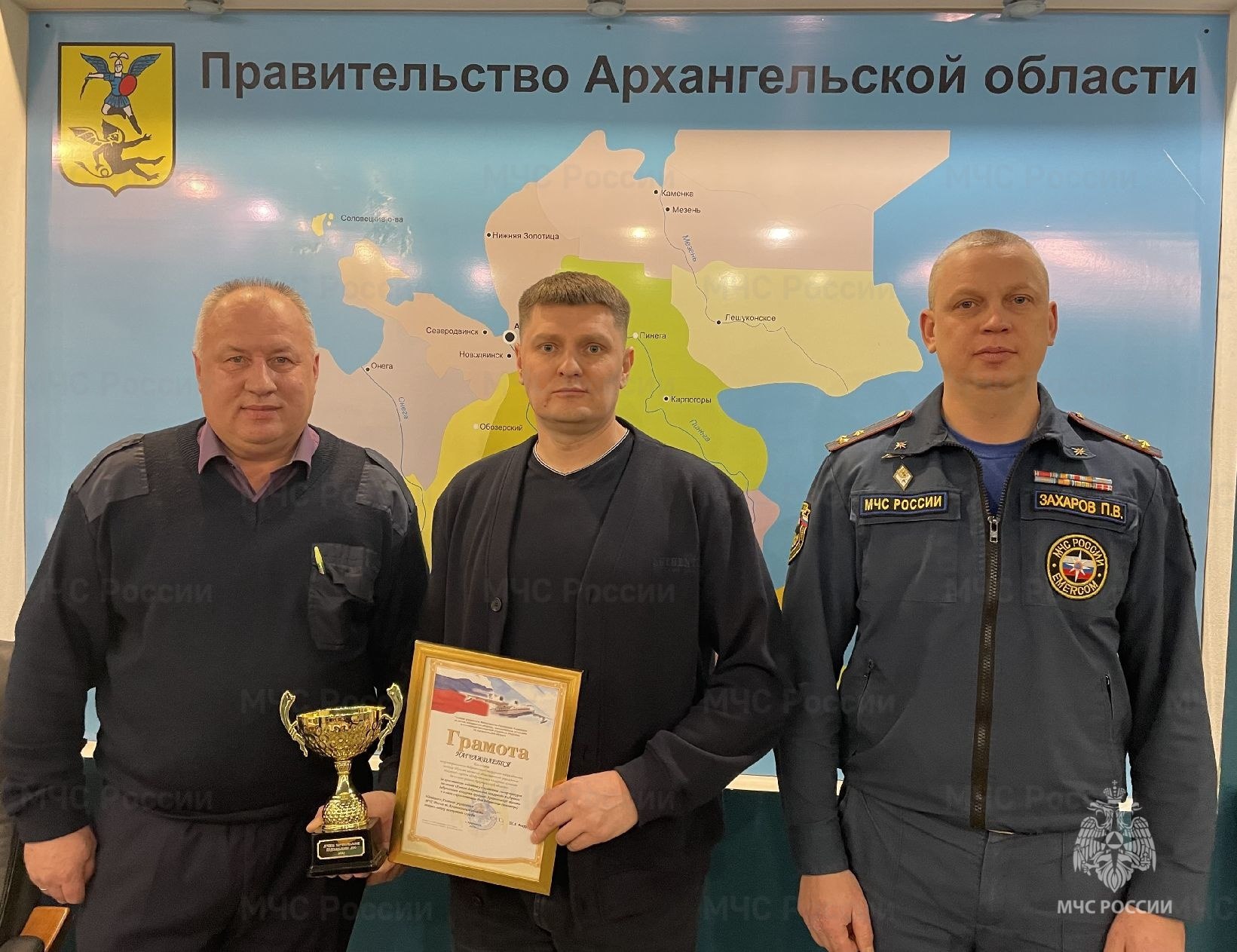 Добровольцы пожарной охраны Архангельской области получили заслуженные награды ко Дню добровольца