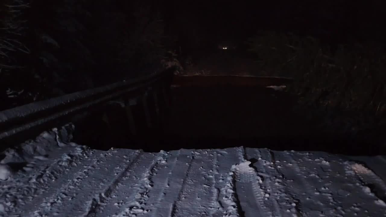 ВНИМАНИЕ АВТОМОБИЛИСТОВ. На 69 км автодороги Архангельск - Онега произошел промыв дороги