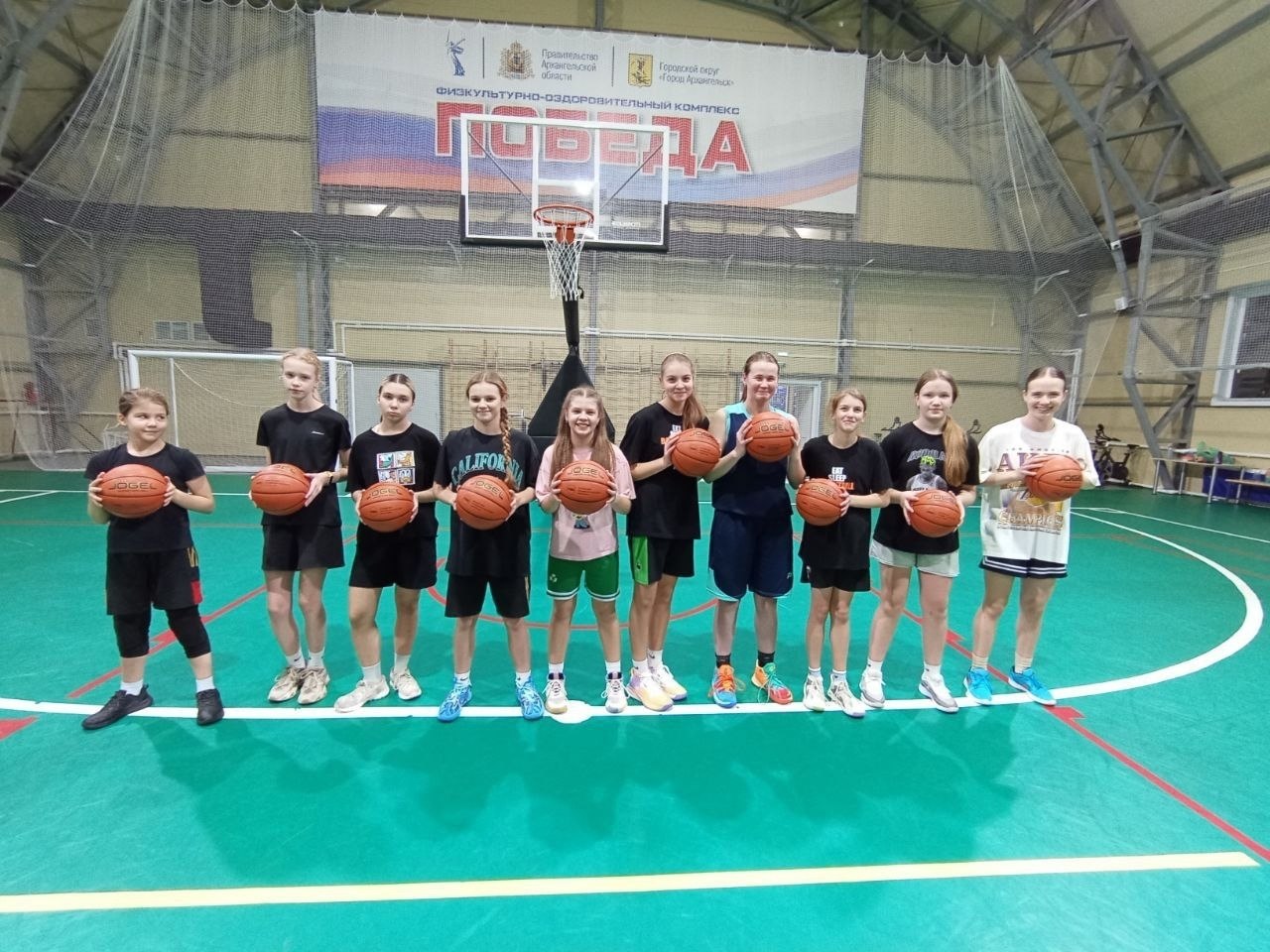 Баскетболисты спортивной школы № 1 получили новые мячи, отвечающие всем современным требованиям Баскетболисты спортивной школы № 1 получили новые мячи, отвечающие всем современным требованиям