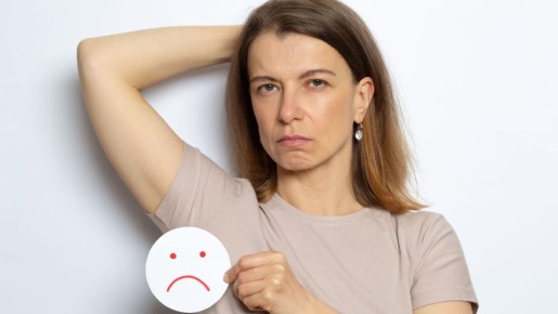 Есть на кухне у каждого: копеечное средство в два счета вернет белизну испорченной футболке