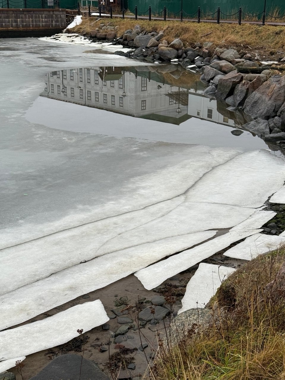 На Соловках необыкновенно тепло, влажно и тихо На Соловках необыкновенно тепло, влажно и тихо