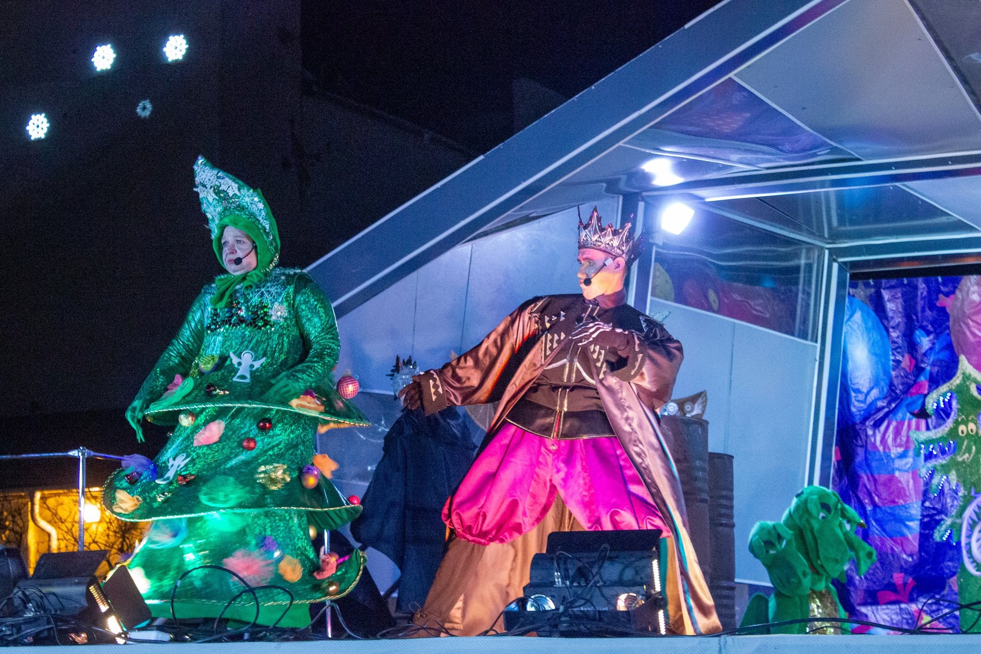 6 декабря соломбальский Белый сквер стал настоящим Волшебным лесом — именно здесь прошёл яркий праздник в честь дня рождения Снеговика 6 декабря соломбальский Белый сквер стал настоящим Волшебным лесом — именно здесь прошёл яркий праздник в честь дня рождения Снеговика