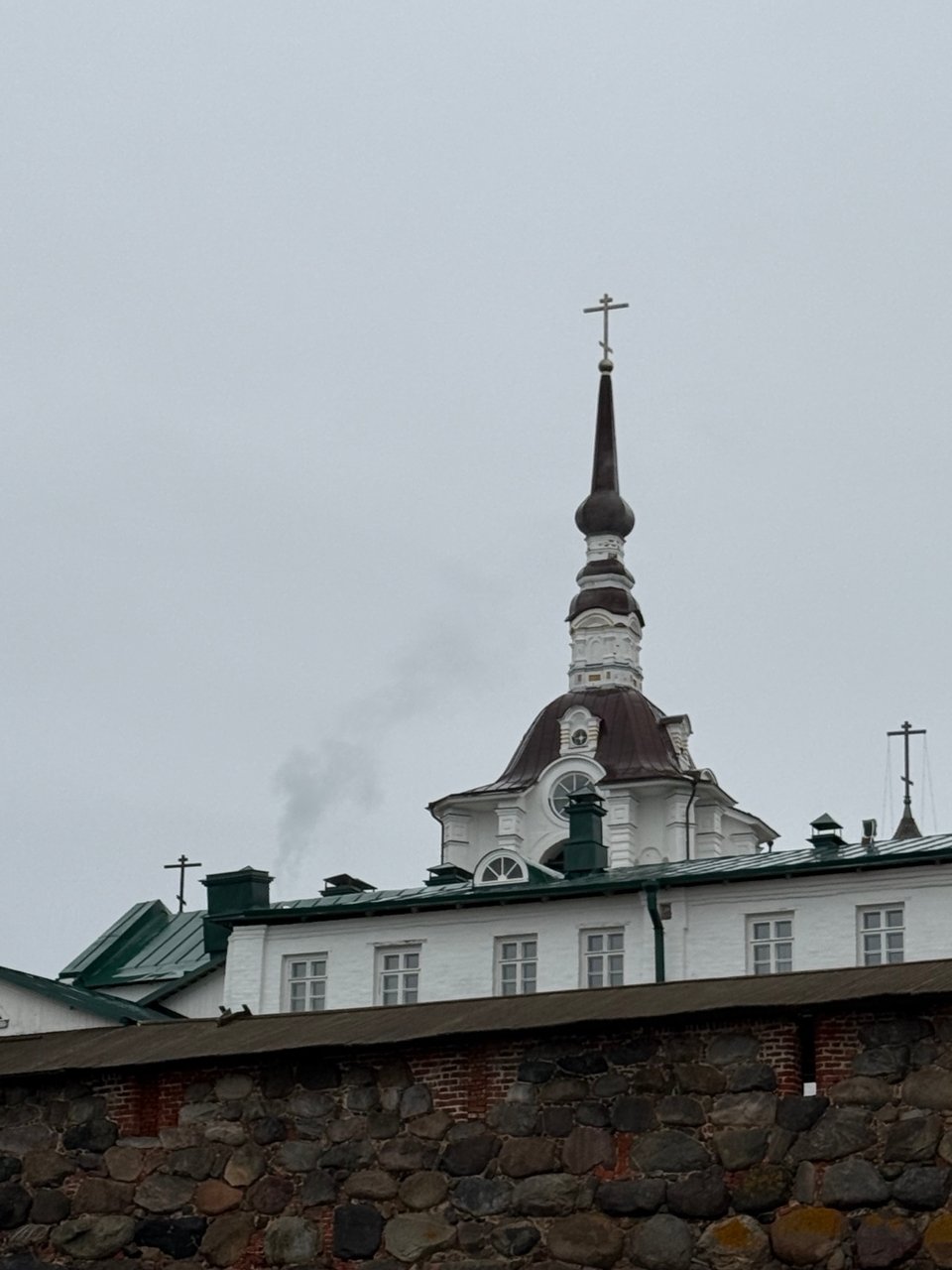На Соловках необыкновенно тепло, влажно и тихо На Соловках необыкновенно тепло, влажно и тихо