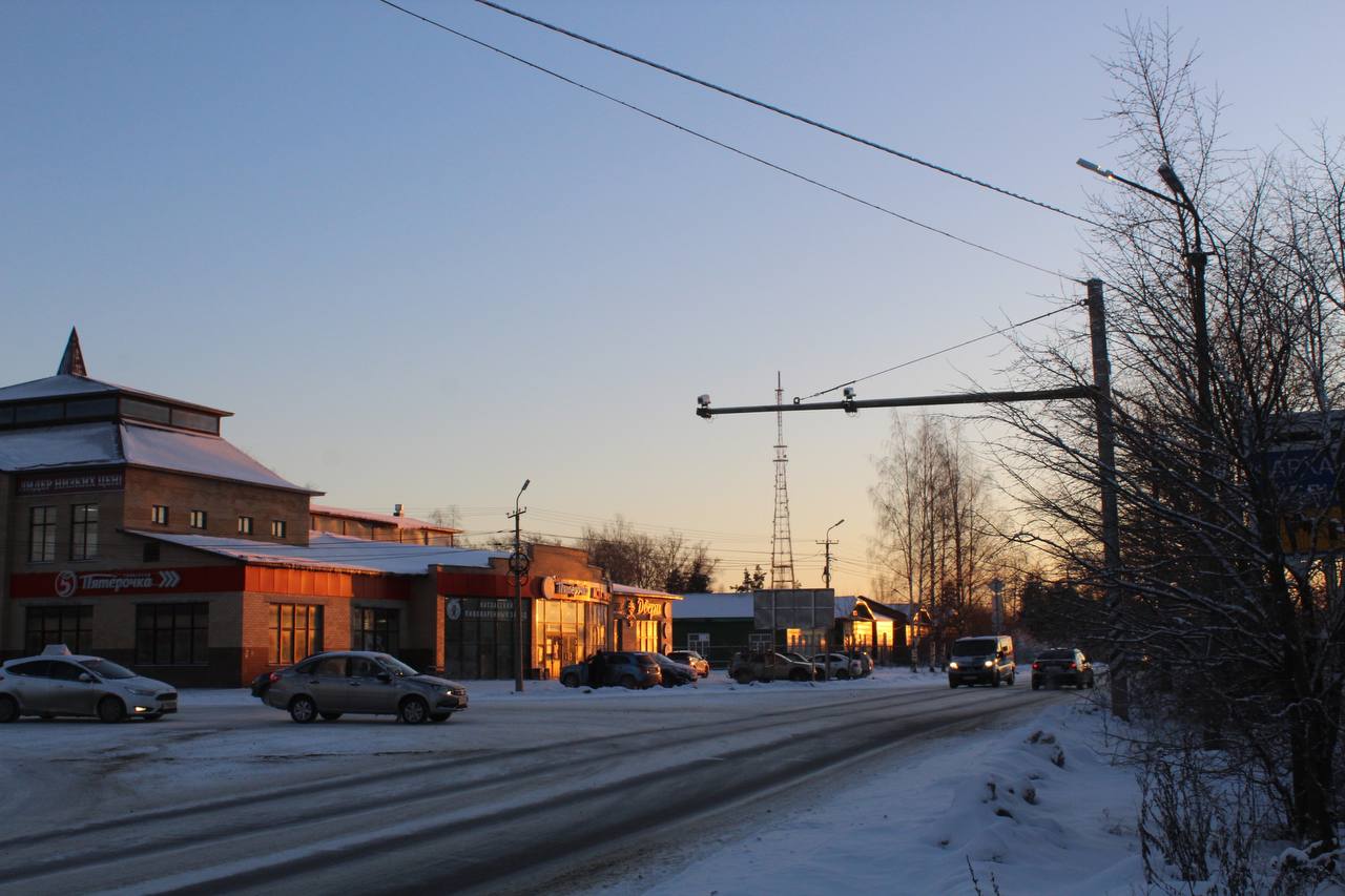 Настоящая зима уже вступила в свои права в Котласе! Смотрите, какая красота — всё белое, пушистое, сказочное Настоящая зима уже вступила в свои права в Котласе! Смотрите, какая красота — всё белое, пушистое, сказочное