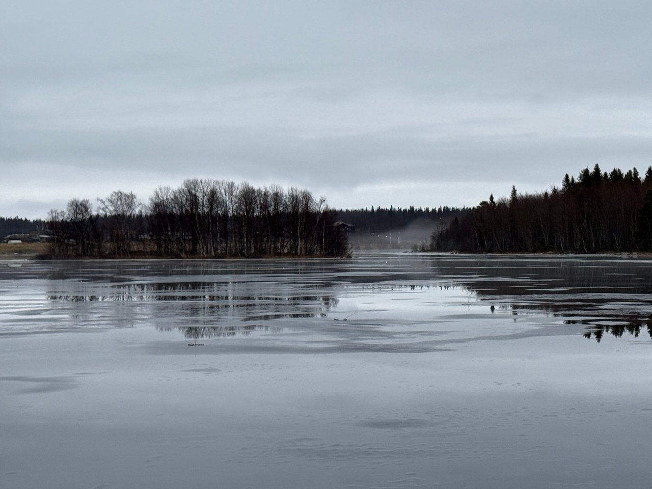 На Соловках необыкновенно тепло, влажно и тихо На Соловках необыкновенно тепло, влажно и тихо