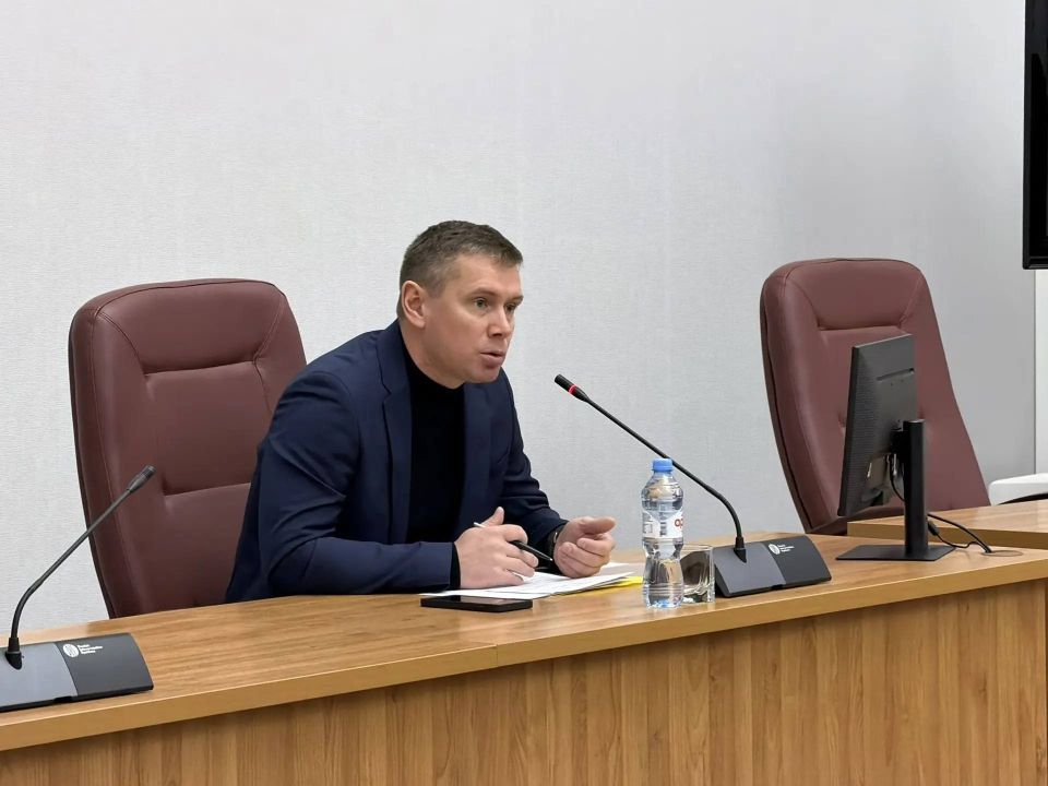 Игорь Арсентьев: На еженедельной планёрке с ресурсоснабжающими организациями, управляющими компаниями и подрядчиками обсудили актуальные на сегодняшний день вопросы