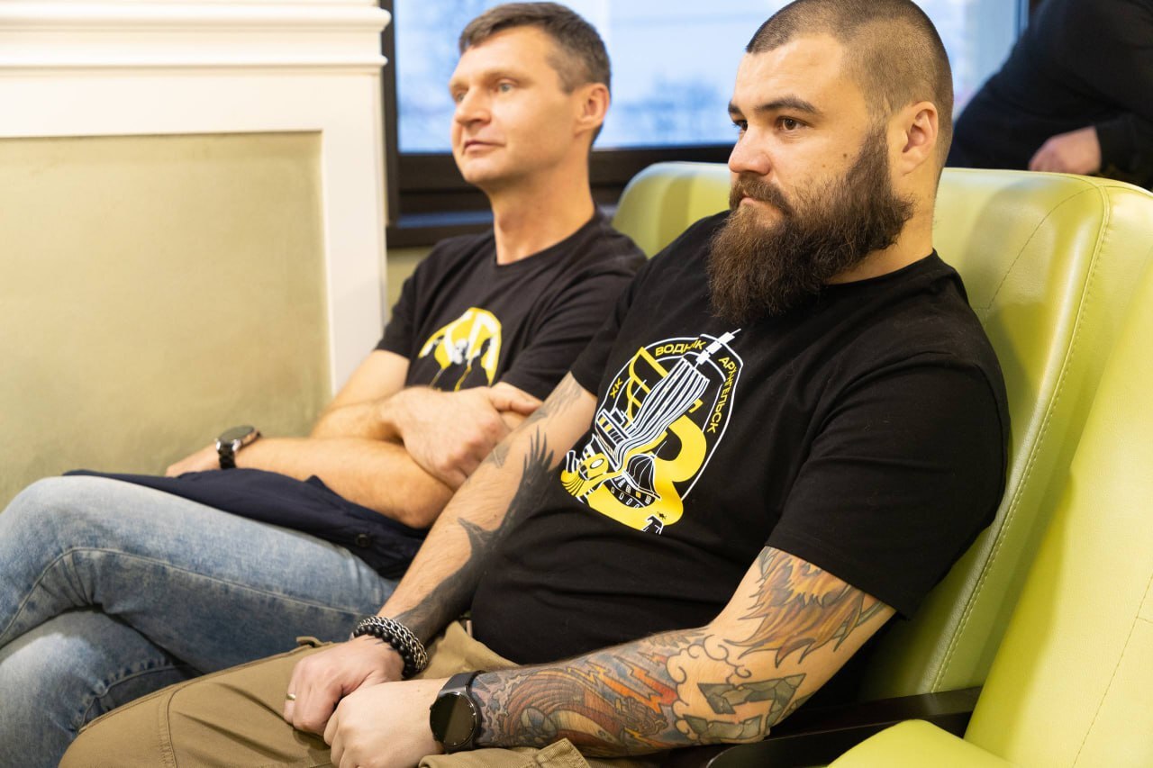 Хоккейный клуб «Водник» встретился с участниками СВО Хоккейный клуб «Водник» встретился с участниками СВО