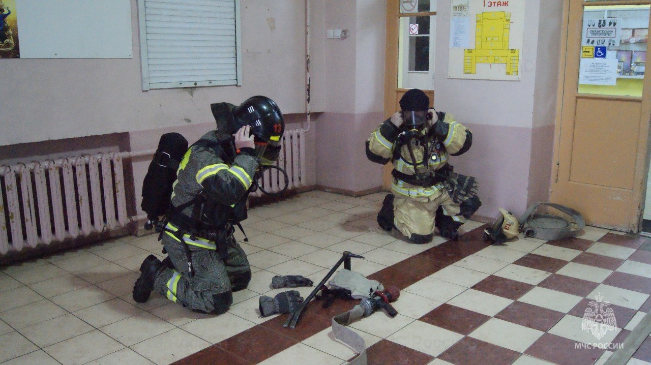 В Котласе прошли масштабные пожарно-тактические учения в Доме культуры В Котласе прошли масштабные пожарно-тактические учения в Доме культуры