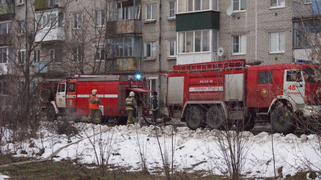 В Котласе прошли масштабные пожарно-тактические учения в Доме культуры В Котласе прошли масштабные пожарно-тактические учения в Доме культуры