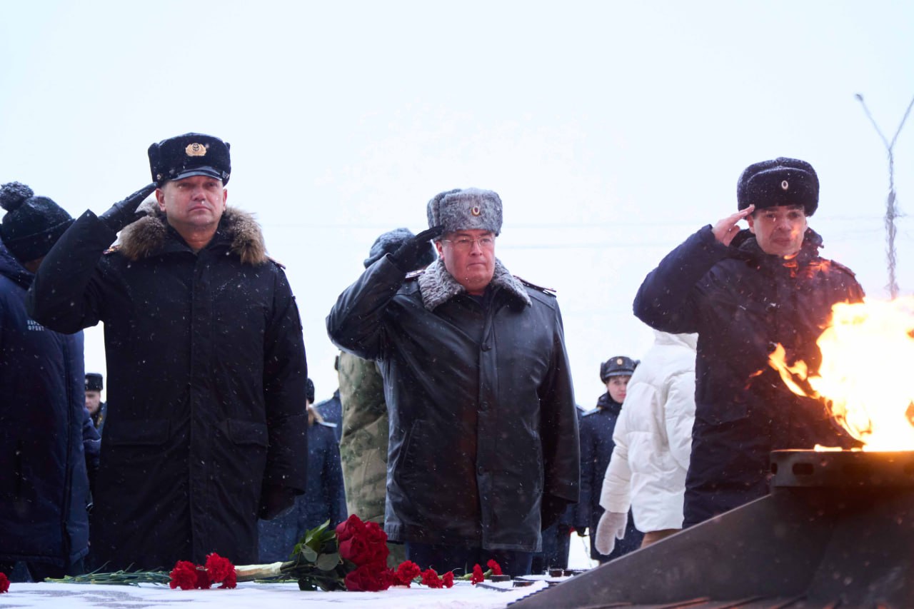 Руководители УМВД России по Архангельской области почтили память Героев Отечества Руководители УМВД России по Архангельской области почтили память Героев Отечества