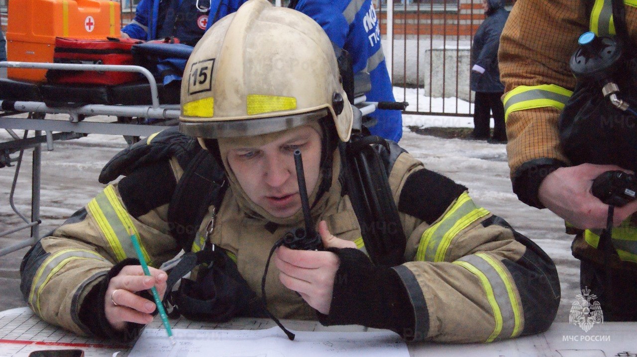 В Котласе прошли масштабные пожарно-тактические учения в Доме культуры В Котласе прошли масштабные пожарно-тактические учения в Доме культуры