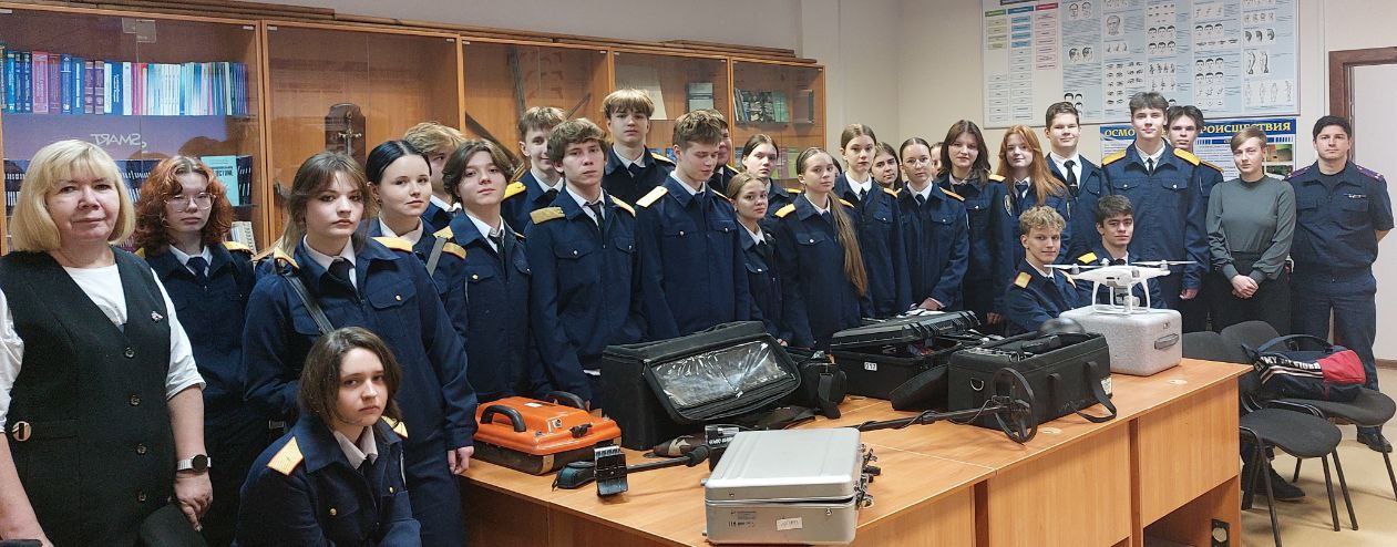 В День Героев Отечества сотрудники отдела криминалистки Следственного управления организовали практическое занятие для учащихся профильного кадетского класса В День Героев Отечества сотрудники отдела криминалистки Следственного управления организовали практическое занятие для учащихся профильного кадетского класса