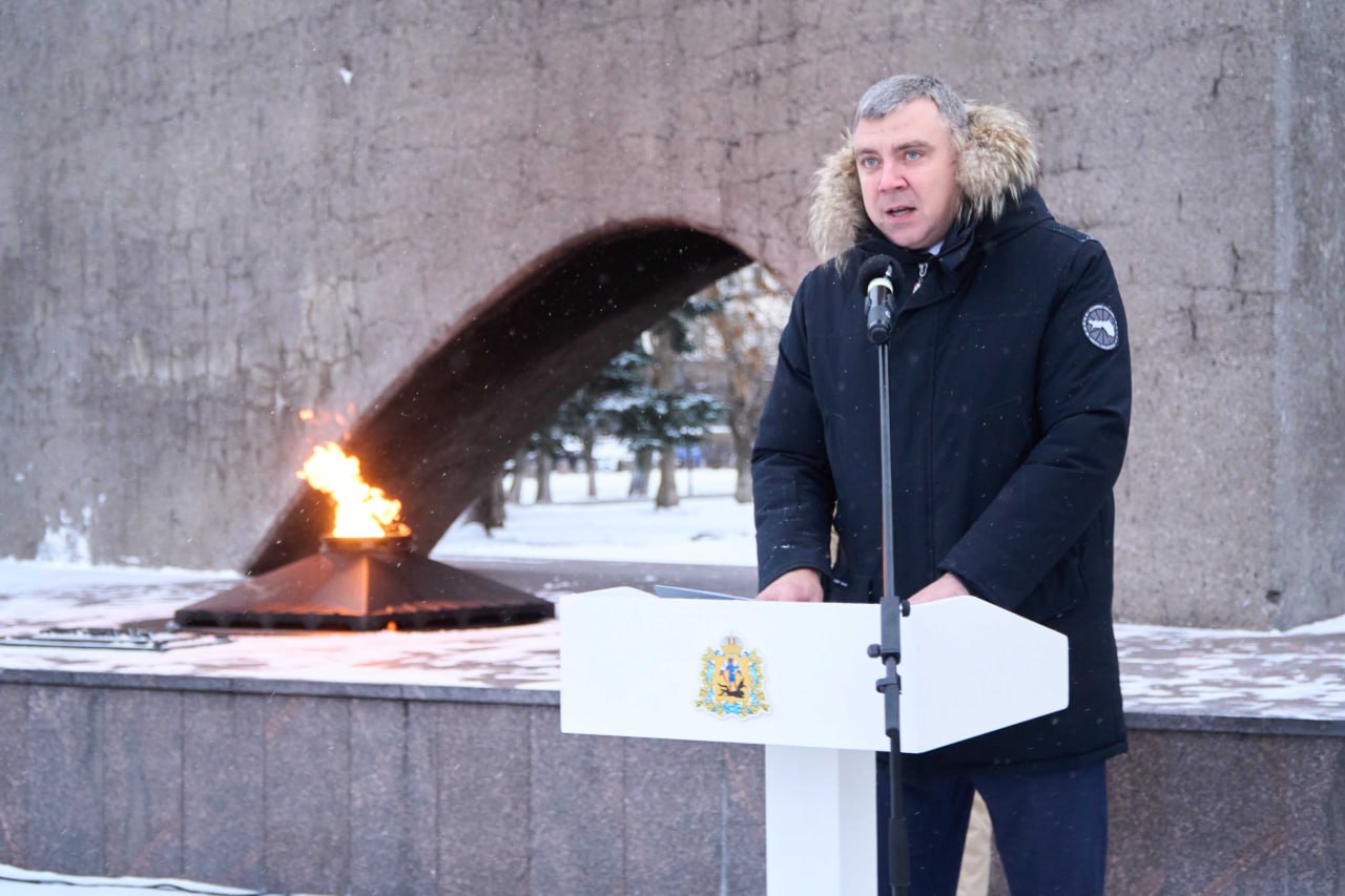 Руководители УМВД России по Архангельской области почтили память Героев Отечества Руководители УМВД России по Архангельской области почтили память Героев Отечества