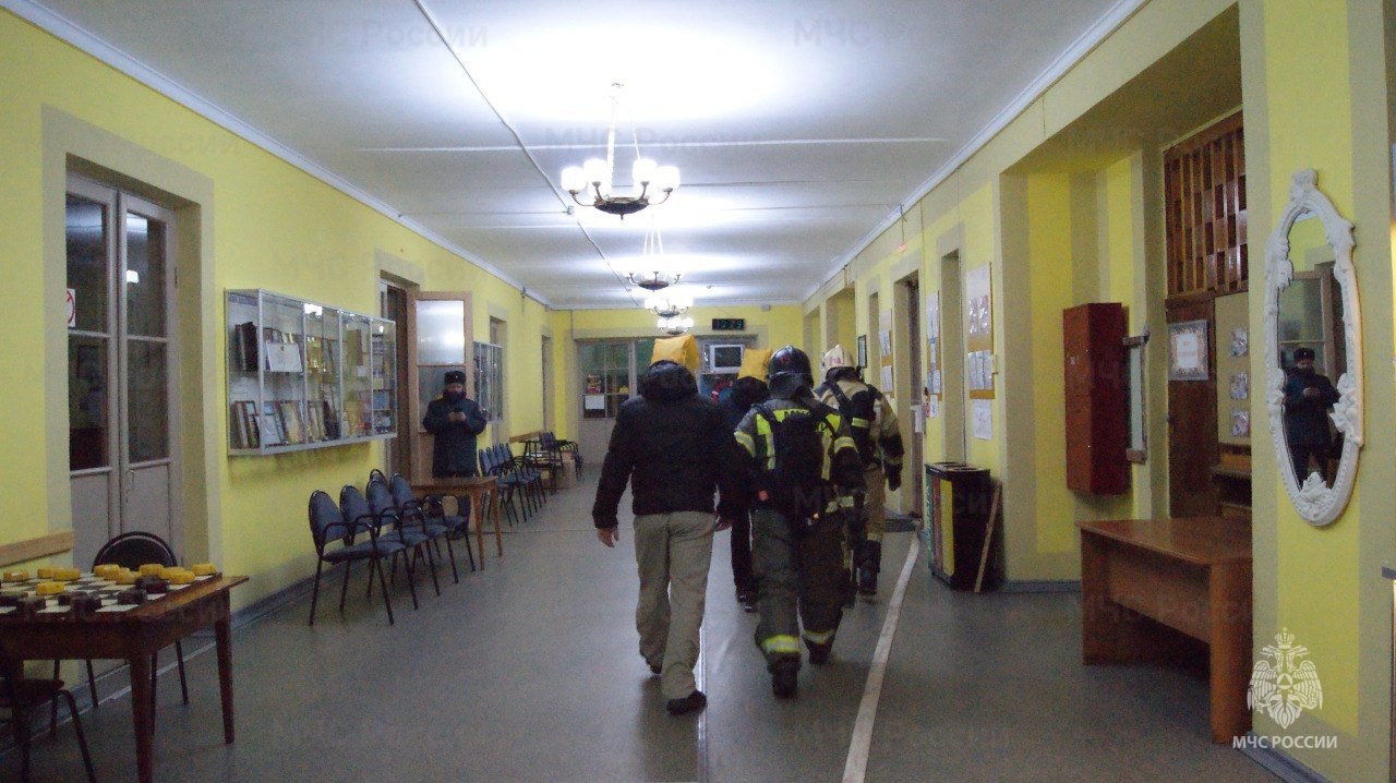 В Котласе прошли масштабные пожарно-тактические учения в Доме культуры В Котласе прошли масштабные пожарно-тактические учения в Доме культуры