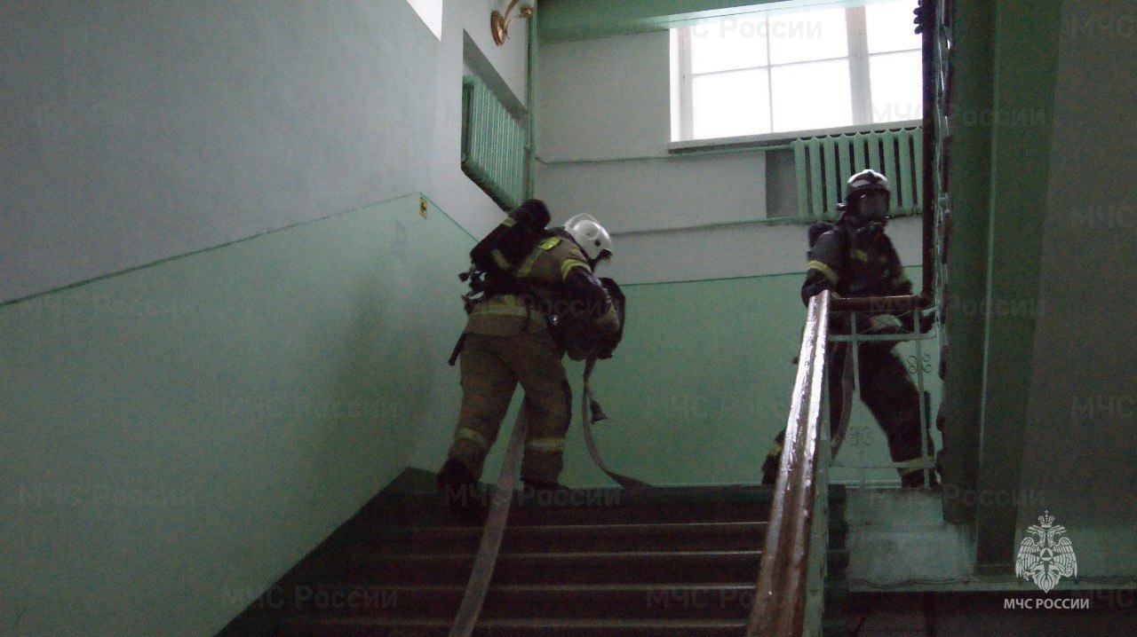 В Котласе прошли масштабные пожарно-тактические учения в Доме культуры В Котласе прошли масштабные пожарно-тактические учения в Доме культуры