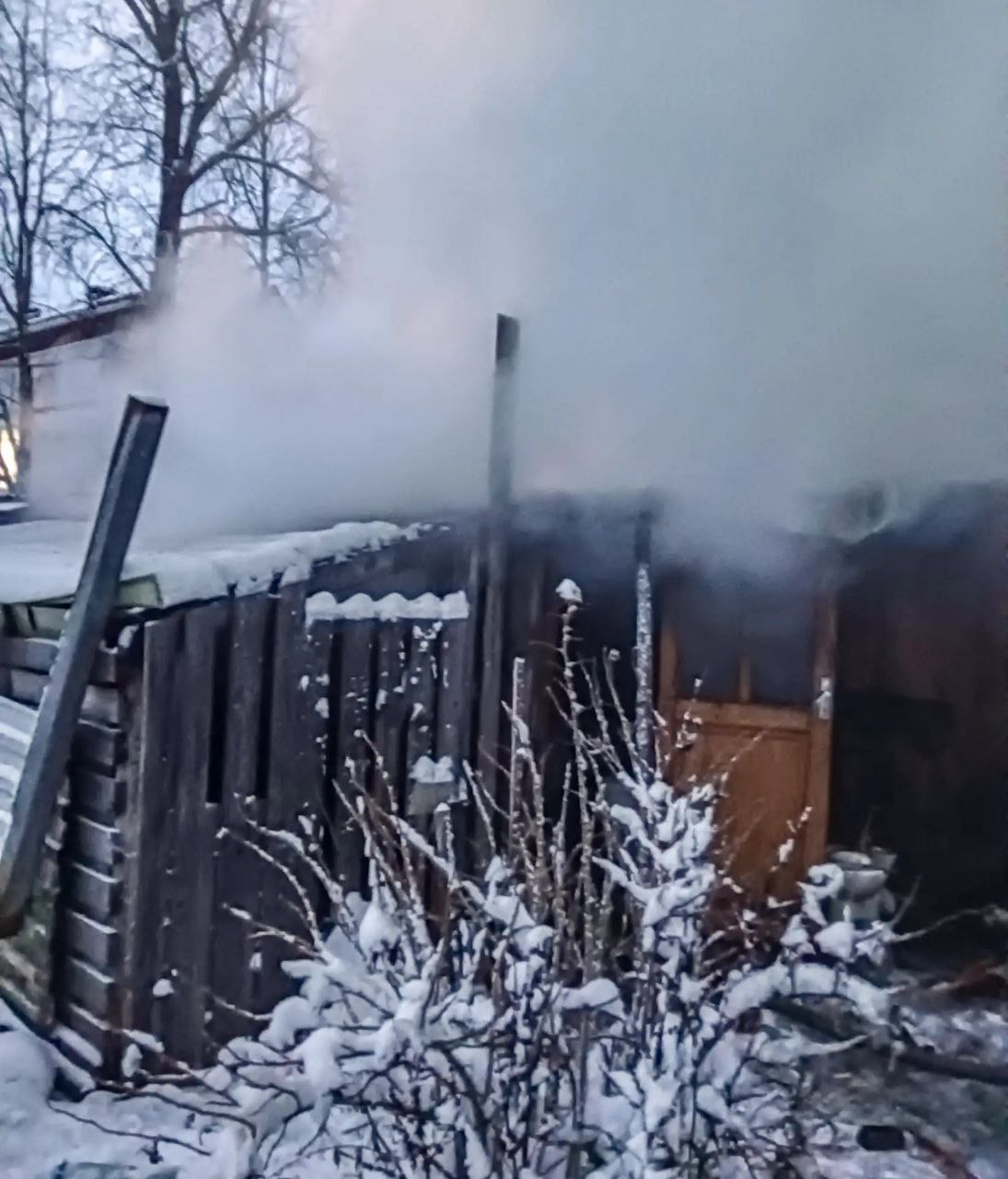 Крупный пожар ликвидирован в Плесецке Крупный пожар ликвидирован в Плесецке