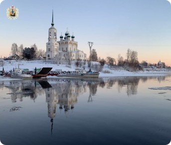 Декабрьский Сольвычегодск: атмосферные кадры паромной переправы от Натальи Бирук